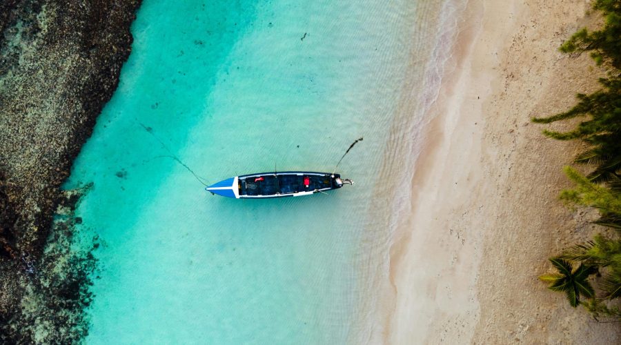 Les Trésors Cachés des Caraïbes : Guide 2025 Pour Premiers Voyageurs